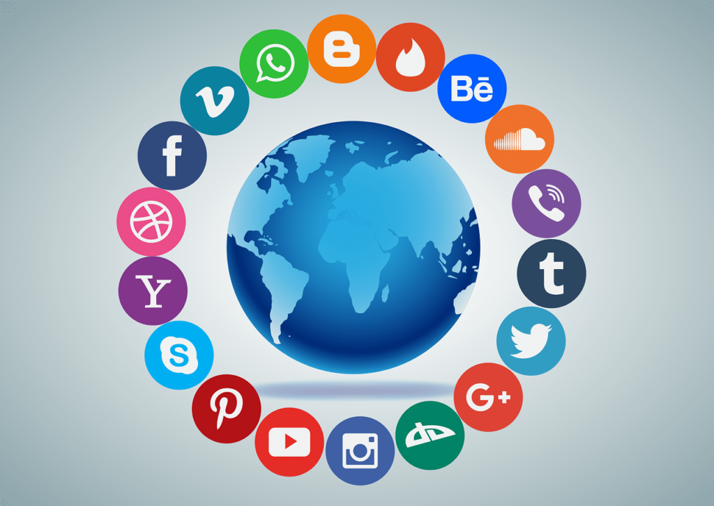Social Media World Communication  - stux / Pixabay